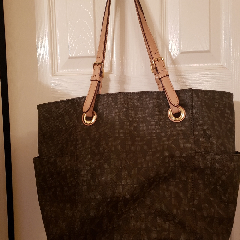 Micheal Kors purse